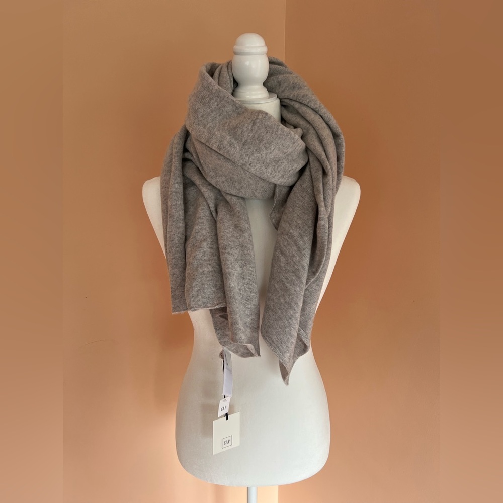 NWT Gap 100% Cashmere Grey Scarf Travel Wrap